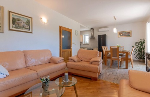 Imotski House | Cozy home in Glavina Donja with kitchen