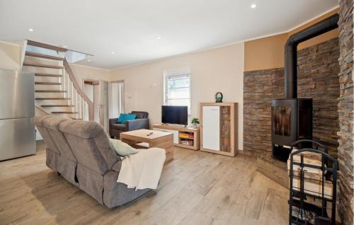 Allersdorf House | Cozy Home In Großbreitenbach With Wifi