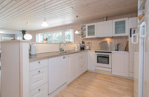 Helberskov Strand House | Cozy home in Hadsund with WiFi