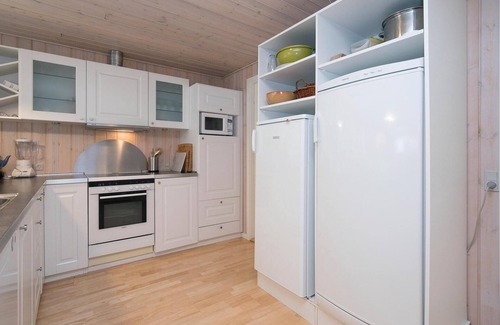 Helberskov Strand House | Cozy home in Hadsund with WiFi