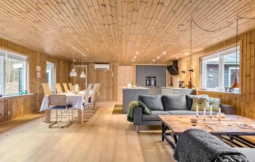 Bratten Strand House | Cozy Home In Jerup With Wifi
