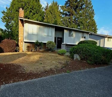 Covington Villa | Cozy home in Kent, Newly remodel, New furniture