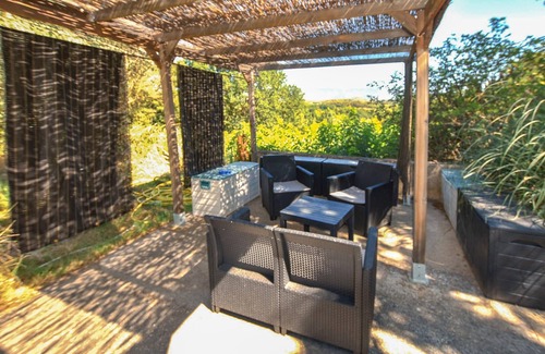 La Tour-d'Aigues House | Cozy home in La Tour-d'Aigues with swimming pool