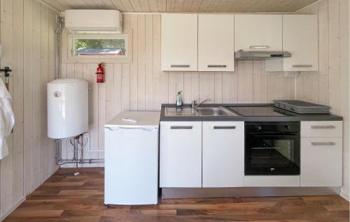 Laholm Municipality House | Cozy Home In Laholm With Wifi