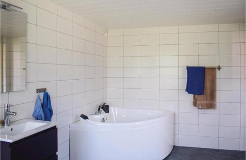 Lammhult House | Cozy Home In Lammhult With Sauna