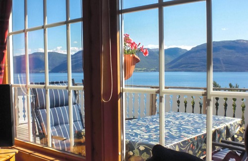 Brekke House | Cozy home in Lavik with house sea view