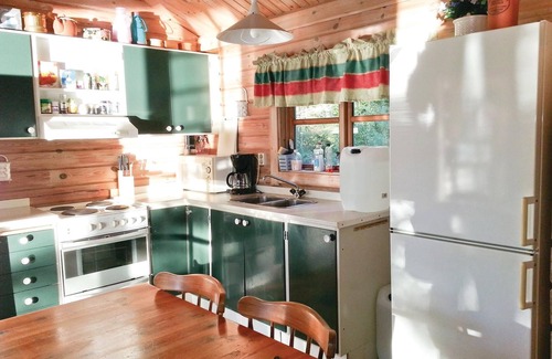 Vassbo House | Cozy home in Lilla Edet with kitchen