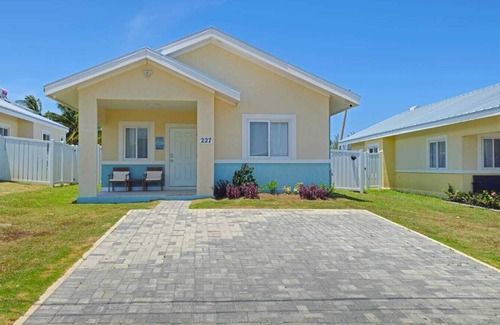 Lucea House | Cozy home in LuceaHanover between Montego Bay & Negril