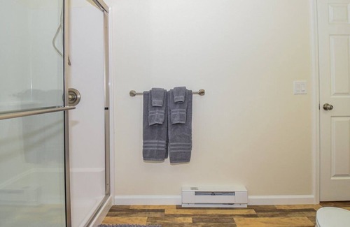 McHenry House | Cozy home in McHenry minutes from activities and WISP