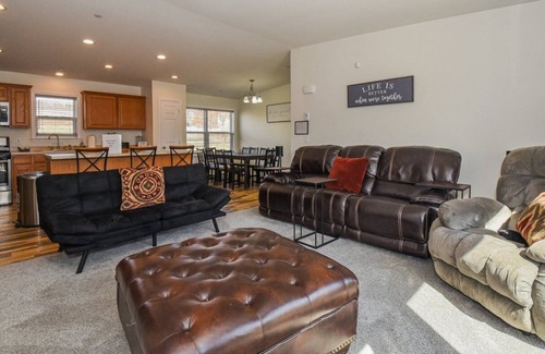 McHenry House | Cozy home in McHenry minutes from activities and WISP
