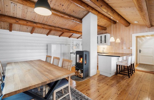 Tingvoll House | Cozy home in Meisingset with kitchen