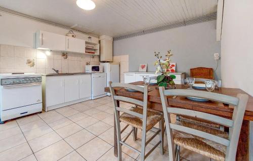 Montmorillon House | Cozy Home In Montmorillon With Wi-Fi