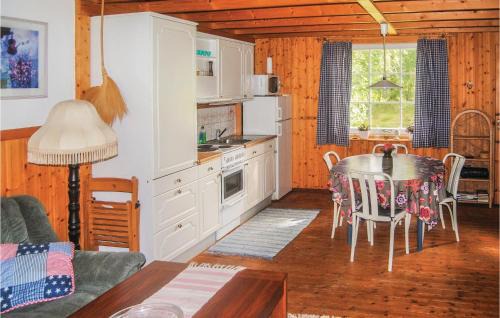 Angelholm Municipality House | Cozy Home In Munka-Ljungby With Kitchen