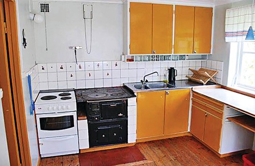 Gamleby House | Cozy home in Odensvi with kitchen