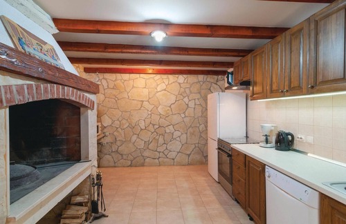 Ostrvica House | Cozy home in Ostrvica with kitchen
