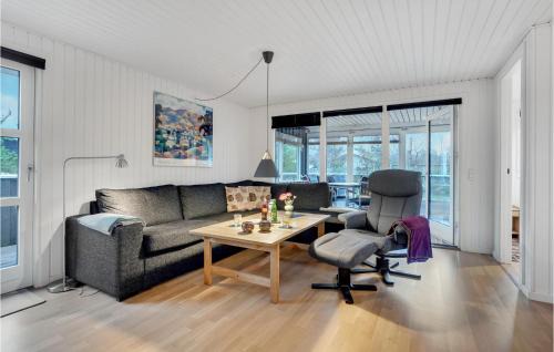 Rødhus House | Cozy Home In Pandrup With Kitchen