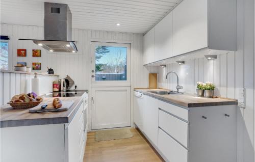 Rødhus House | Cozy Home In Pandrup With Kitchen