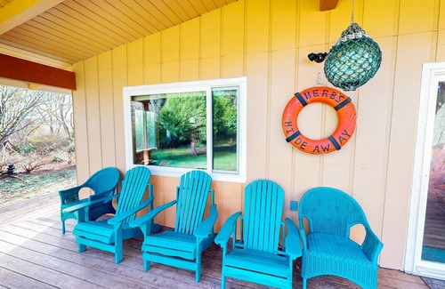 Rockaway Beach House | Cozy home in peaceful neighborhood near park, beach, shops & restaurants