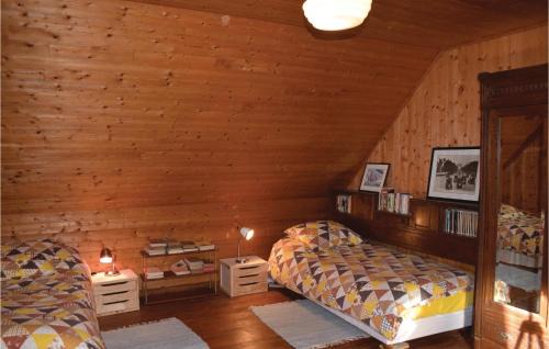 Plourivo House | Cozy Home In Plourivo With Kitchen