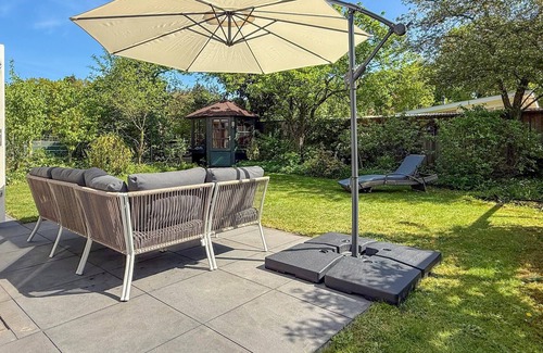 Krachtighuizen House | Cozy home in Putten with WiFi