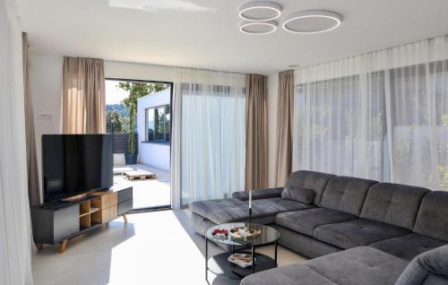 Rogac House | Cozy Home In Rogac With Sauna