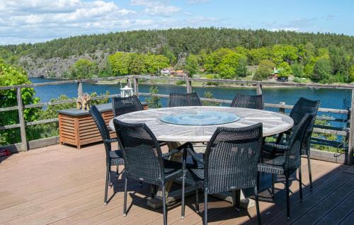 Saltsjobaden House | Cozy Home In Saltsjöbaden With Sauna