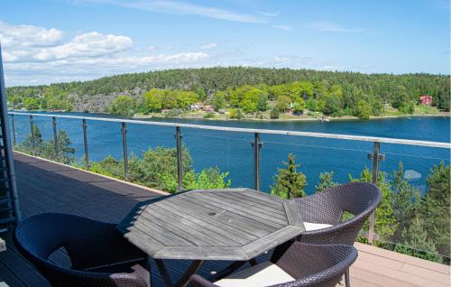 Saltsjobaden House | Cozy Home In Saltsjöbaden With Sauna