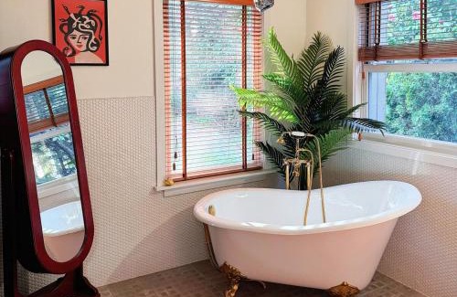 Licton Springs House | Cozy Home in Seattle