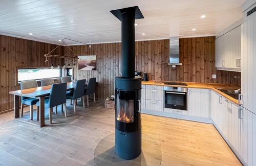 Sjusjoen House | Cozy home in Sjusjøen with kitchen