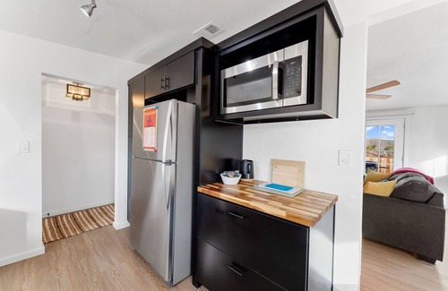 Joshua Tree House | Cozy home in the heart of JT village w/AC, hot tub