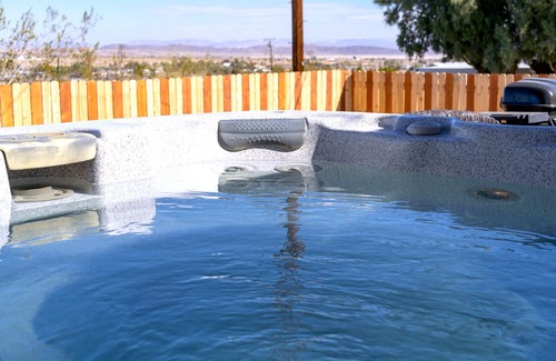 Joshua Tree House | Cozy home in the heart of JT village w/AC, hot tub