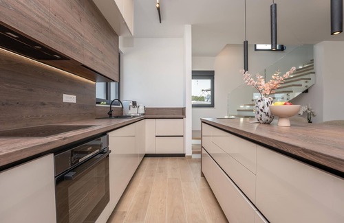 Turanj House | Cozy home in Turanj with sauna