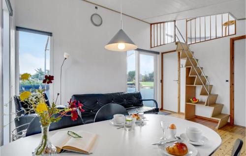 Agger House | Cozy Home In Vestervig With Kitchen