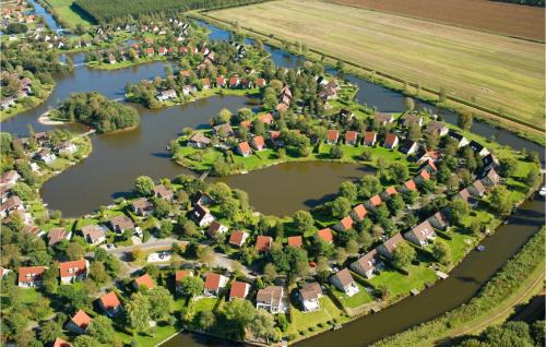 Vlagtwedde House | Cozy Home In Vlagtwedde With Lake View