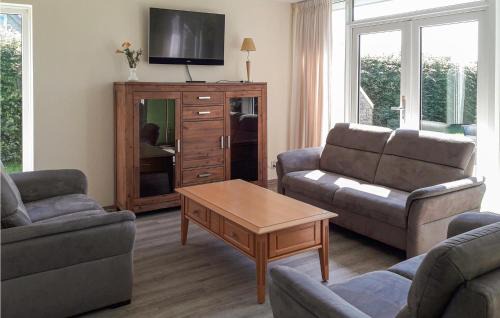 Vlagtwedde House | Cozy Home In Vlagtwedde With Lake View
