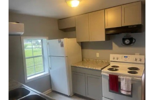 Mount Pleasant House | Cozy Home Mins Away from Beach.