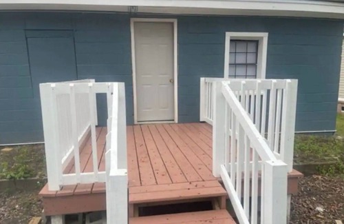 Mount Pleasant House | Cozy Home Mins Away from Beach.