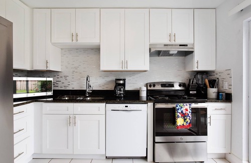 Indian Wells House | Cozy home minutes away from Disney