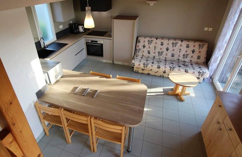 Biville Cottage | Cozy Home Near Beach, Close to GR223, with Garden, Terrace, Pets Welcome