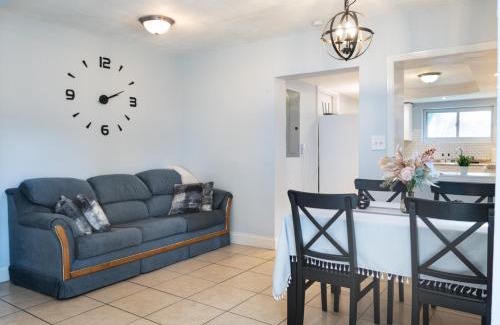 Sulphur Springs House | Cozy Home near Busch Gardens Adventure Island and USF