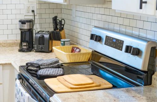 Sulphur Springs House | Cozy Home near Busch Gardens Adventure Island and USF