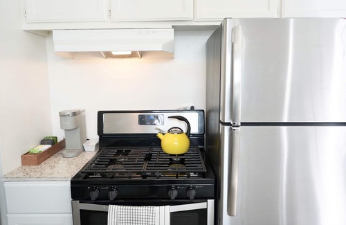 Hawthorne Apartment | Cozy Home near MB & LAX