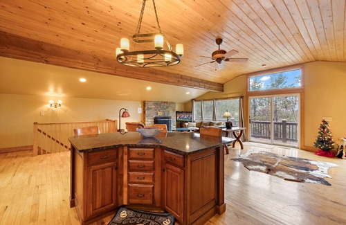 Blowing Rock House | Cozy Home on App Ski Mountain