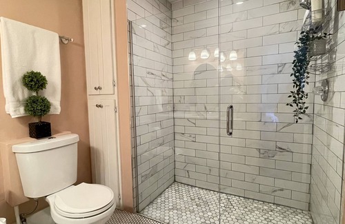 Garfield House | Cozy home only 10 mins to DT w/ Self-Check In