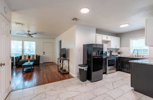 Turner Park House | Cozy Home Perfect for Groups!