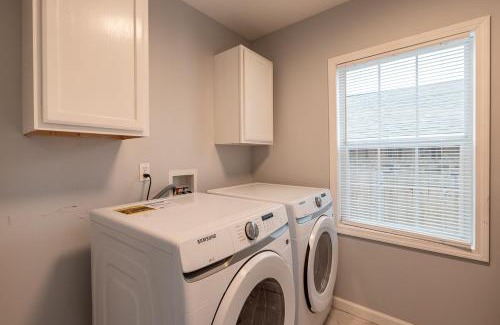 Turner Park House | Cozy Home Perfect for Groups!