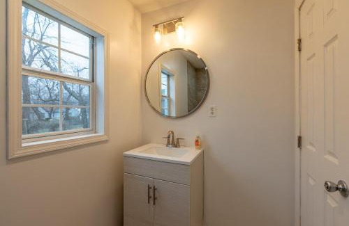 Turner Park House | Cozy Home Perfect for Groups!