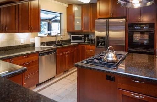 Alyeska House | Cozy home perfect for 2 families. Alaska Locals Spring Special!