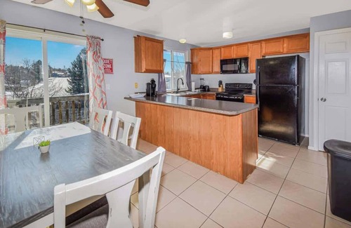 High Point House | Cozy Home Retreat Two King Beds| Quiet and Private