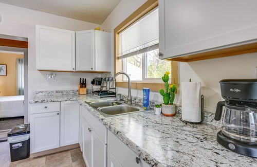 Saginaw House | Cozy Home w/Backyard ~ 3 Mi to Downtown Saginaw!